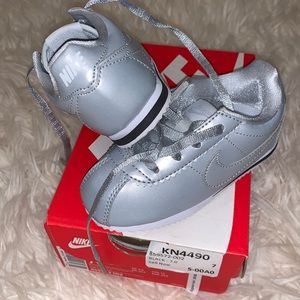 Cutest Nike Cortez SE size 7c. 👟